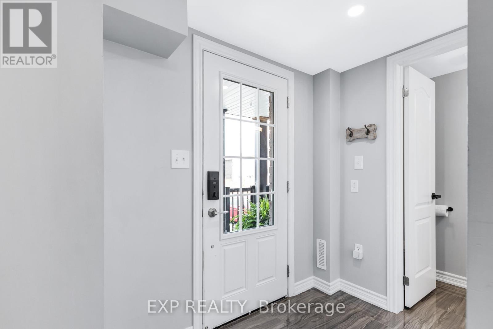 Photo 2 of 11 Kodiak Terrace, Barrie ON