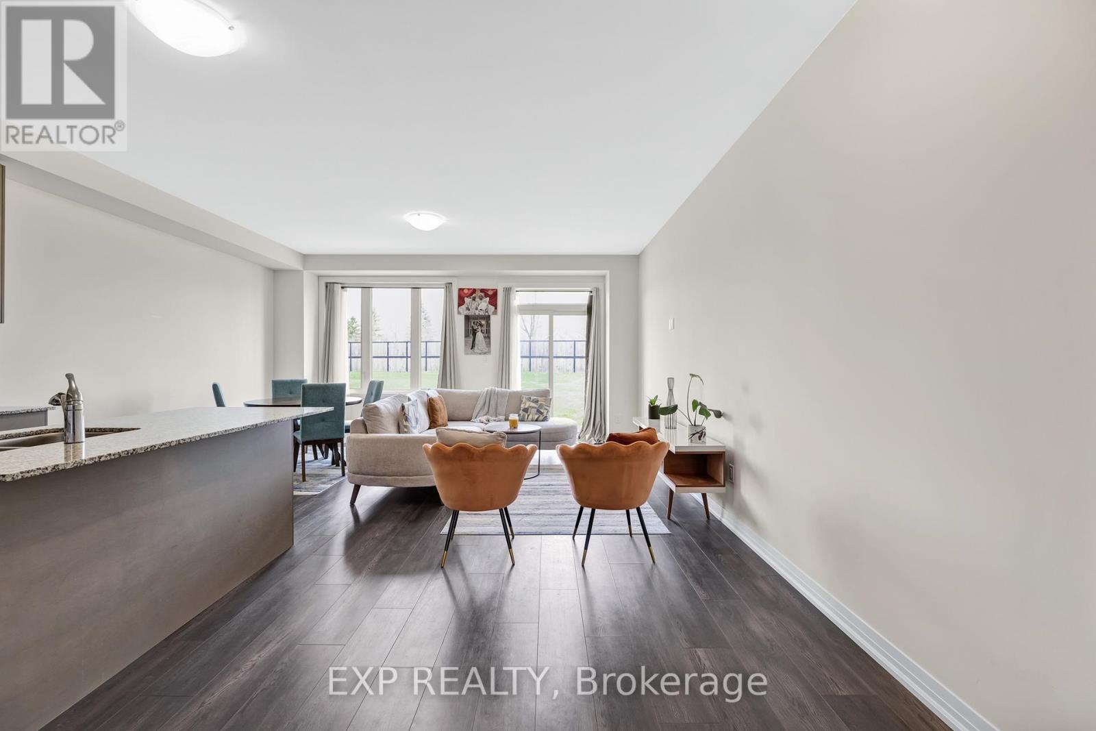 Photo 33 of 122 Turnberry Lane, Barrie ON