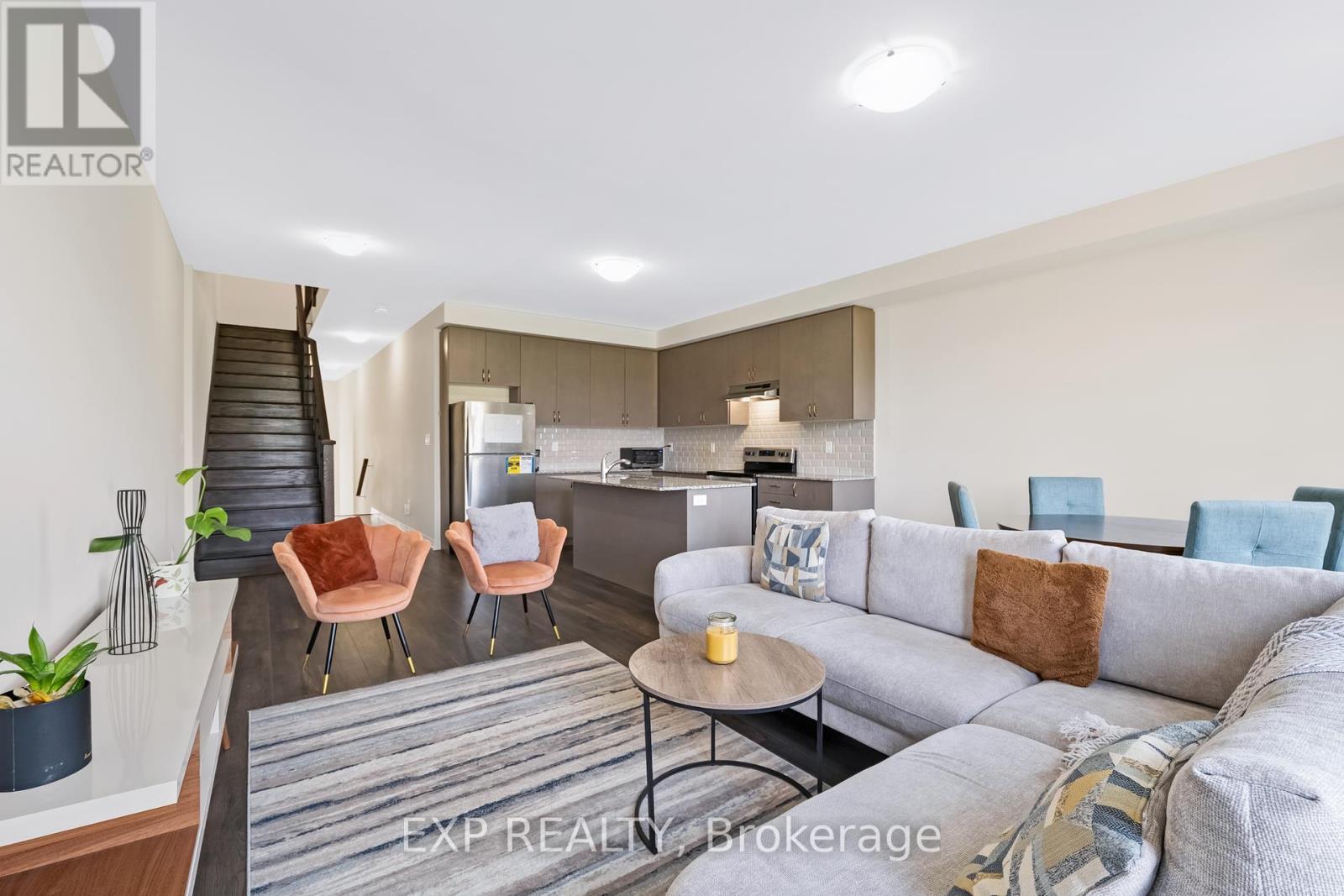 Photo 14 of 122 Turnberry Lane, Barrie ON