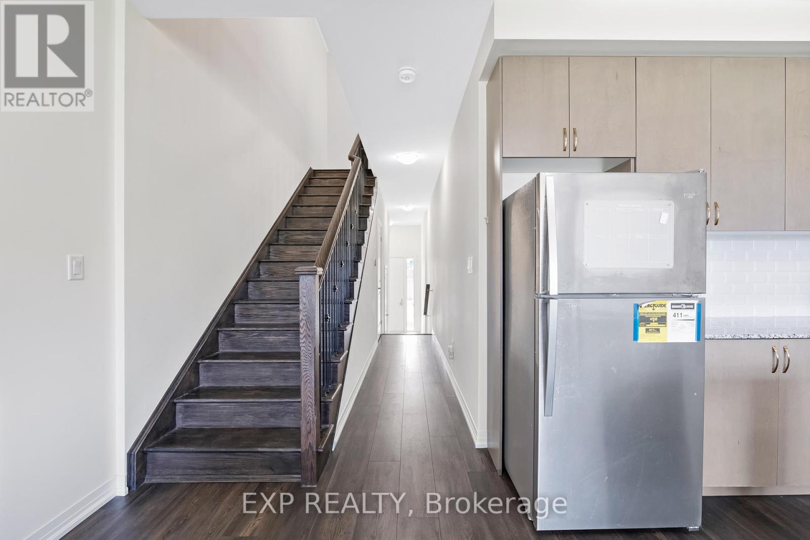 Photo 24 of 122 Turnberry Lane, Barrie ON