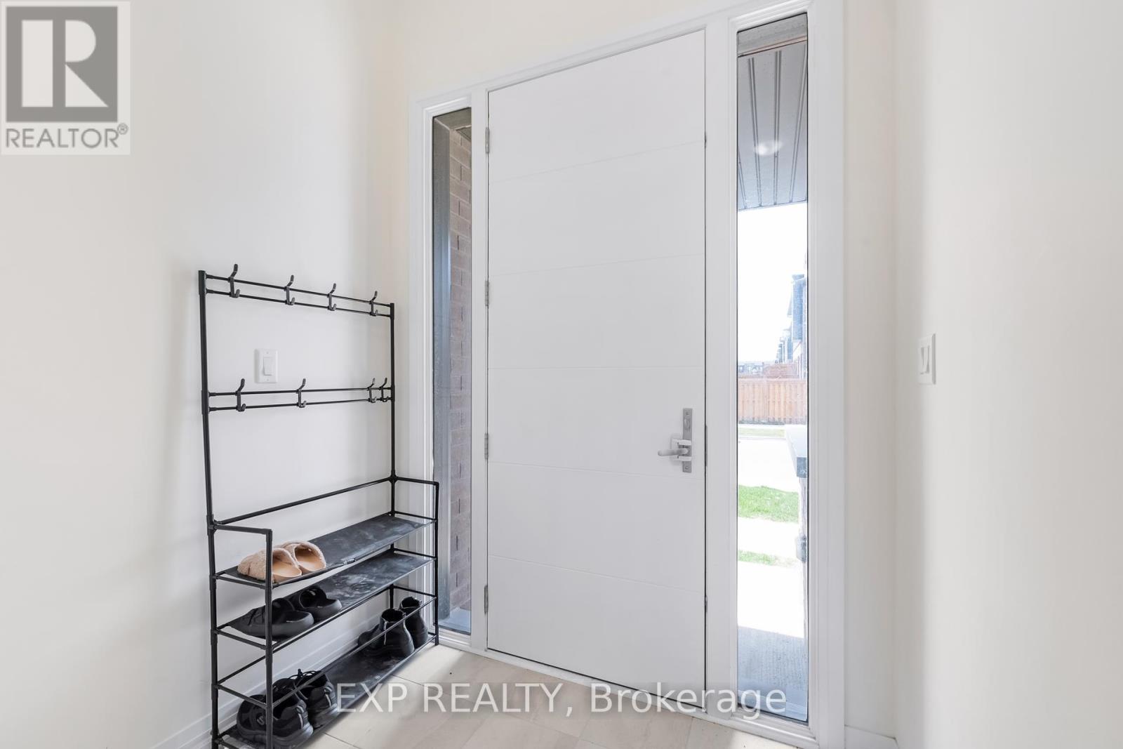 Photo 37 of 122 Turnberry Lane, Barrie ON