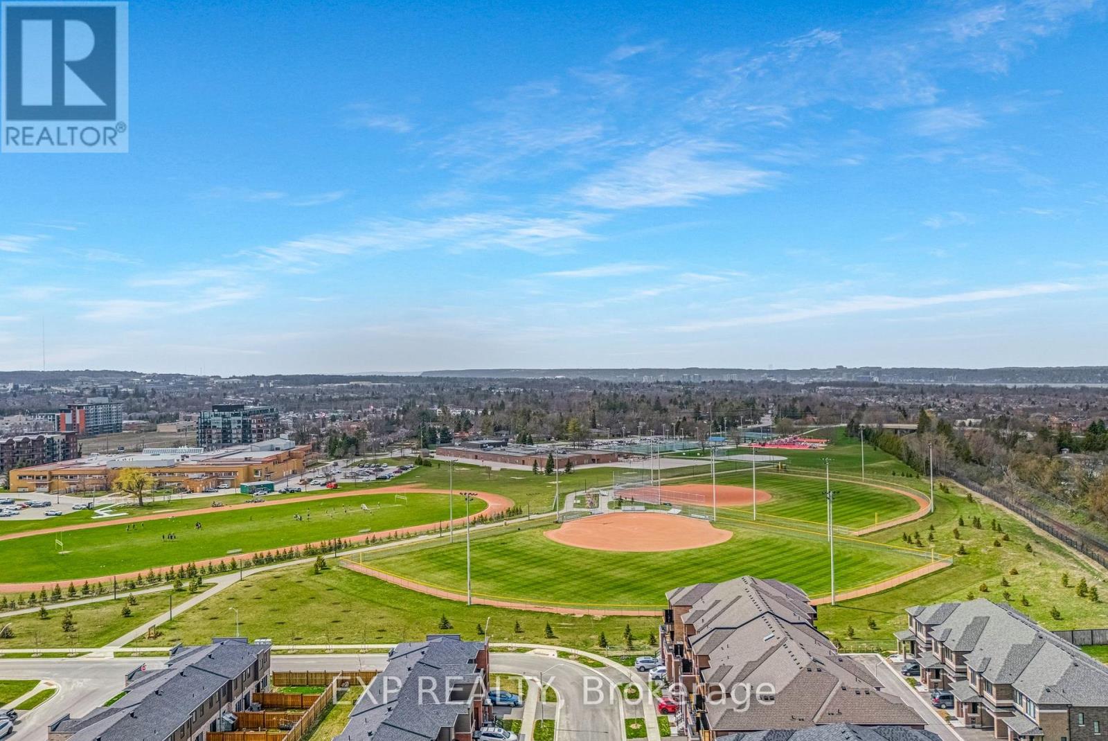 Photo 8 of 122 Turnberry Lane, Barrie ON