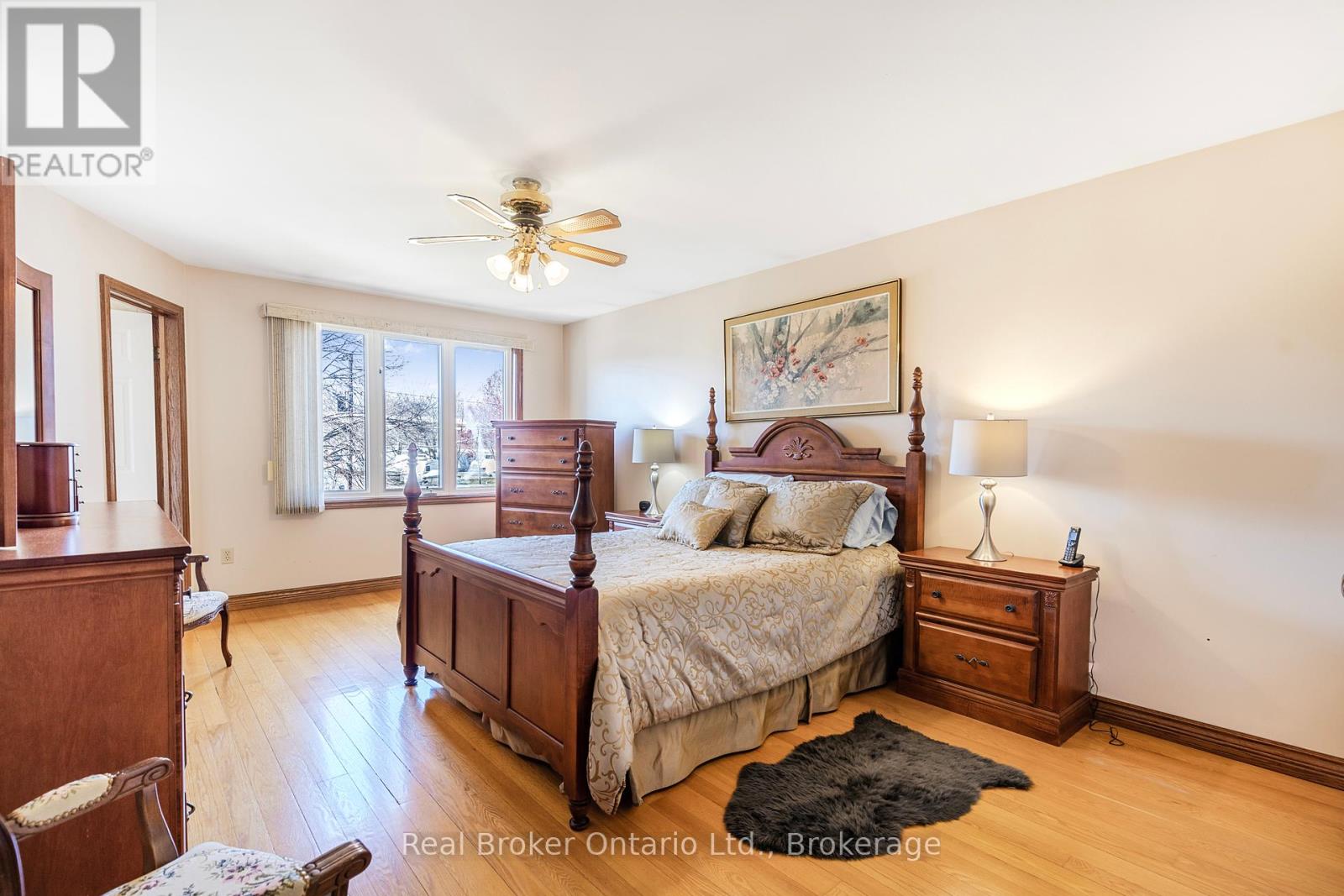 Photo 36 of 266 Sumach Drive, Burlington ON