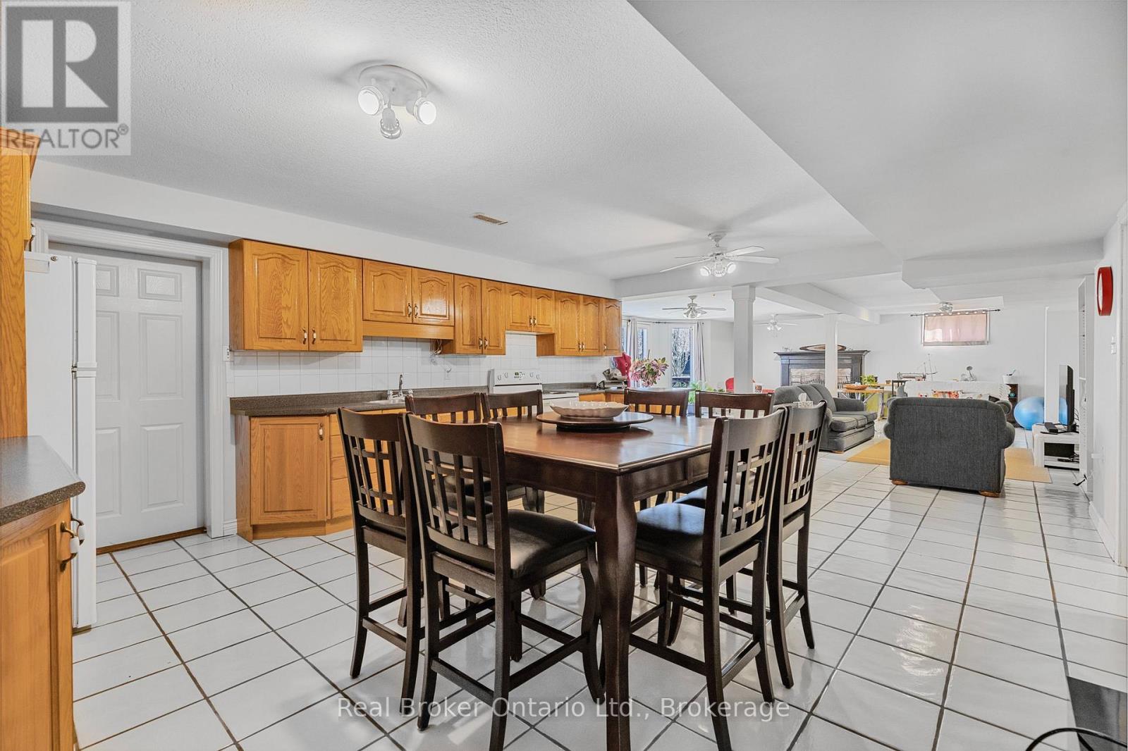 Photo 14 of 266 Sumach Drive, Burlington ON