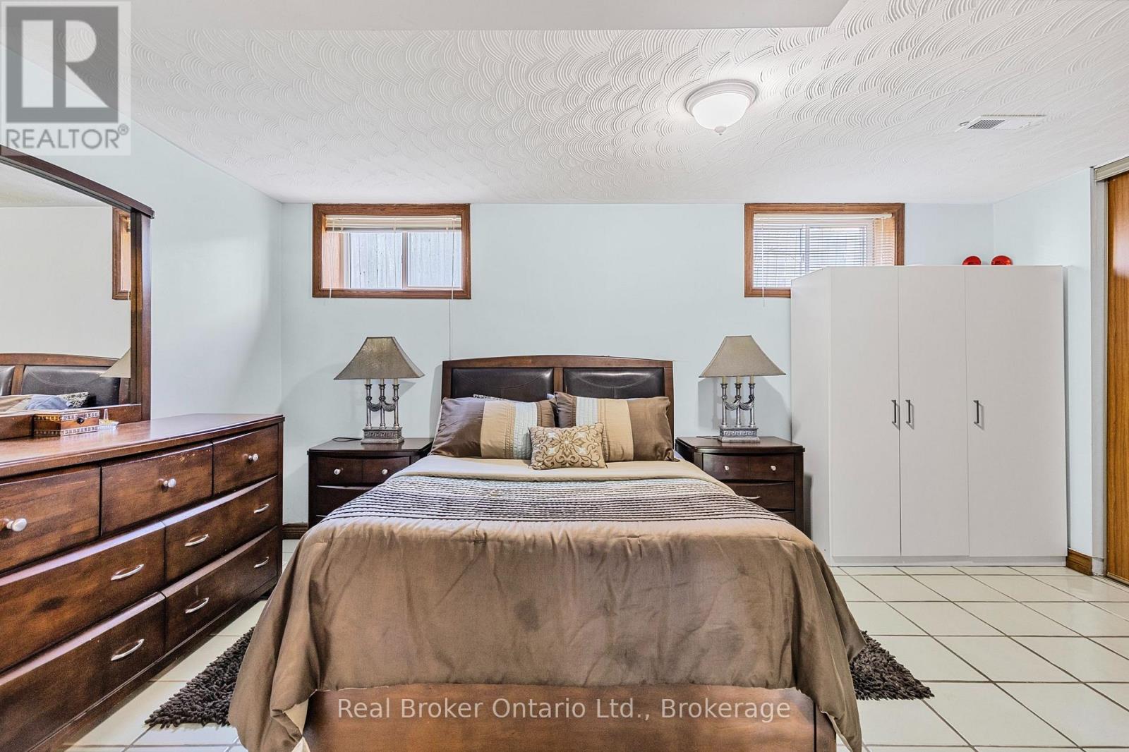 Photo 25 of 266 Sumach Drive, Burlington ON
