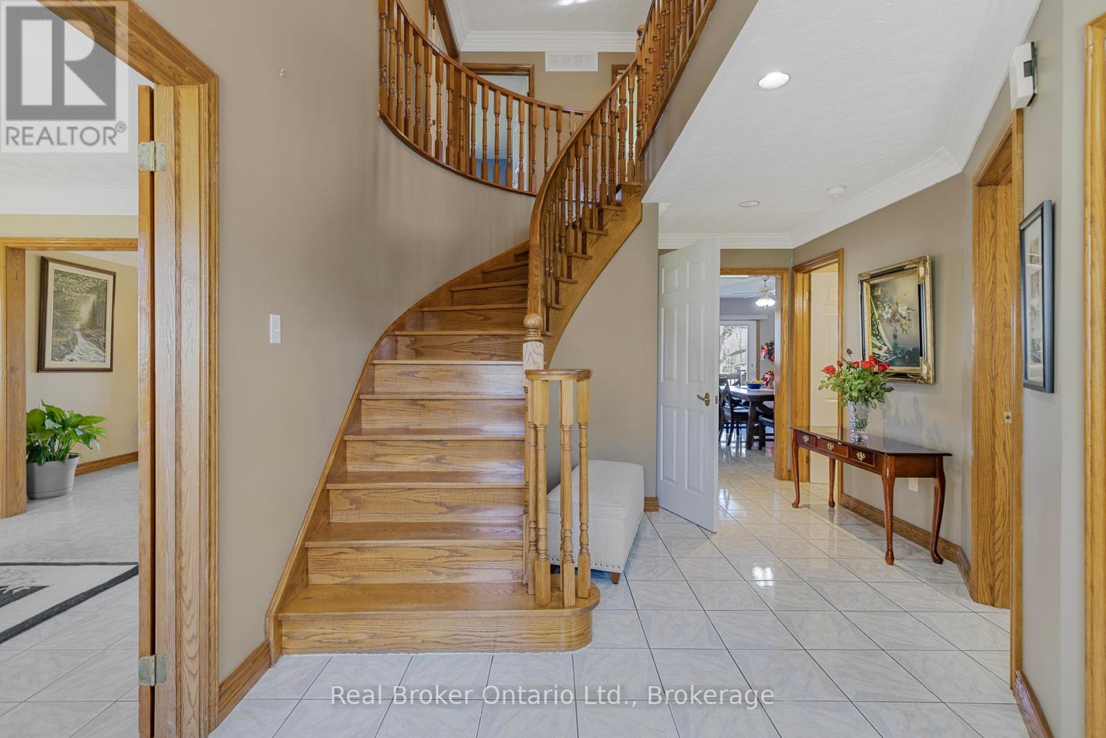 Photo 18 of 266 Sumach Drive, Burlington ON