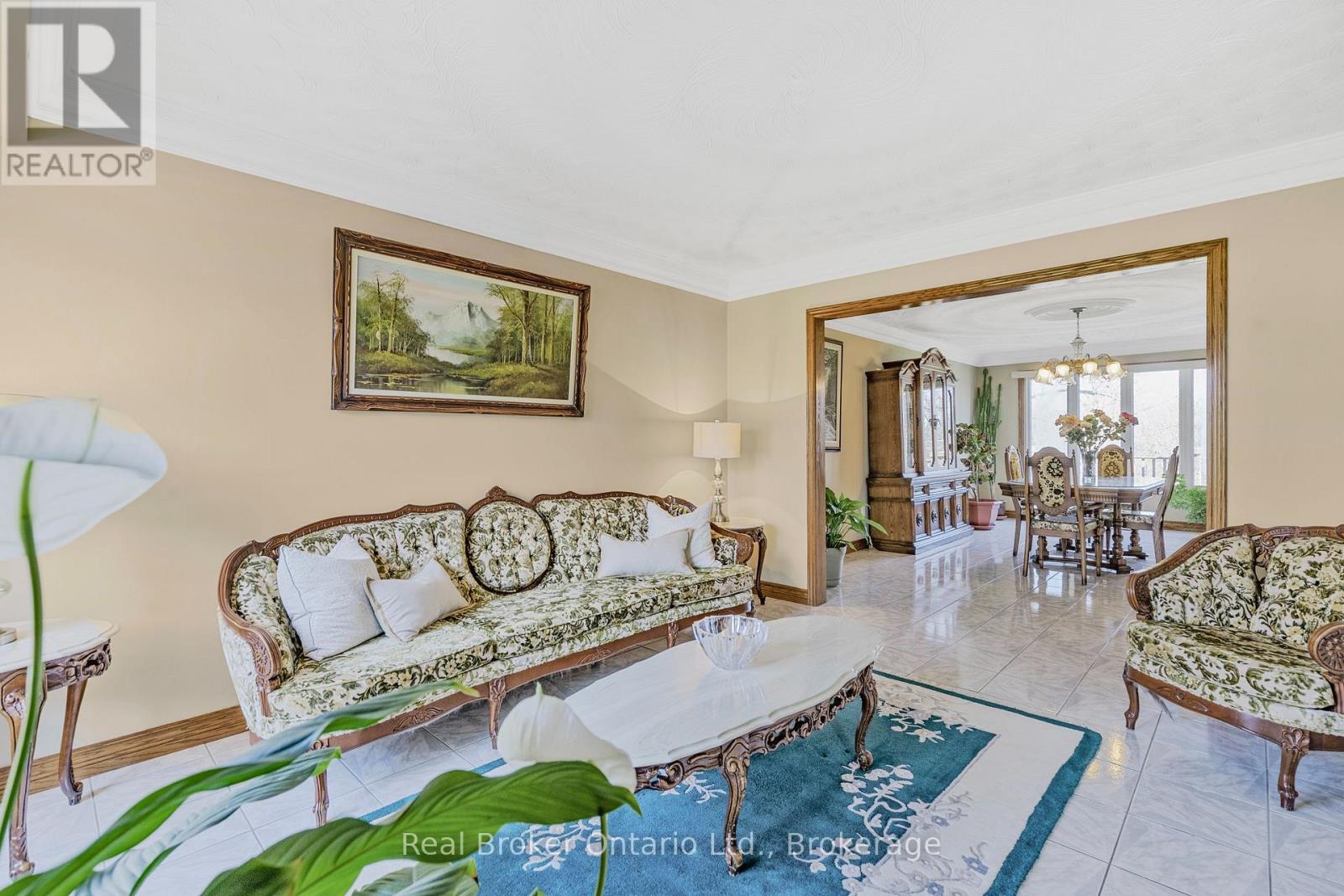 Photo 19 of 266 Sumach Drive, Burlington ON