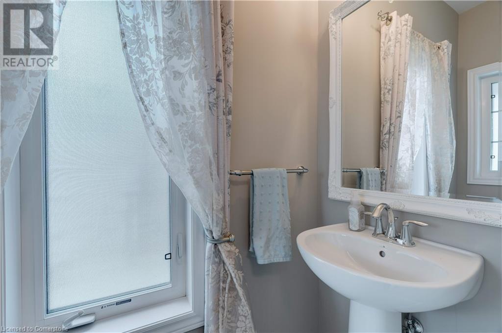 Photo 16 of 45 Royal Winter Drive Unit 28, Binbrook ON