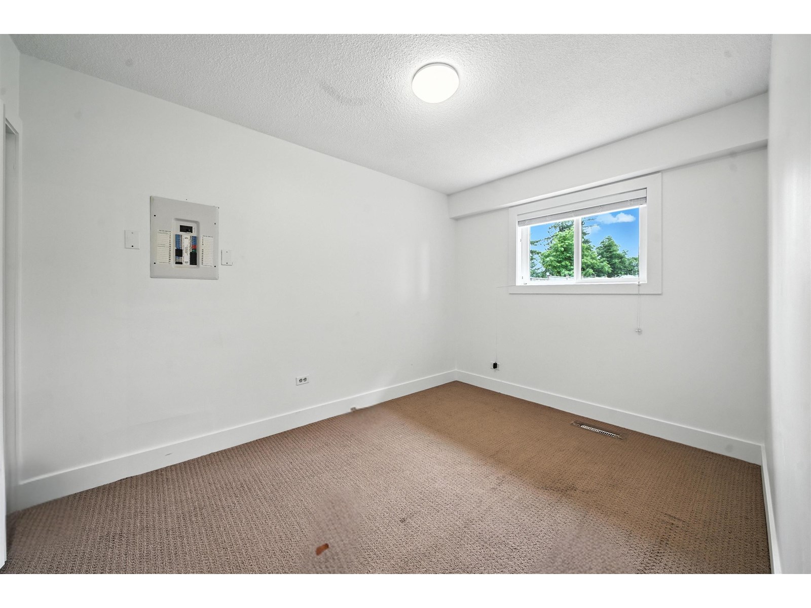 Photo 14 of 14032 Grosvenor Road, Surrey BC