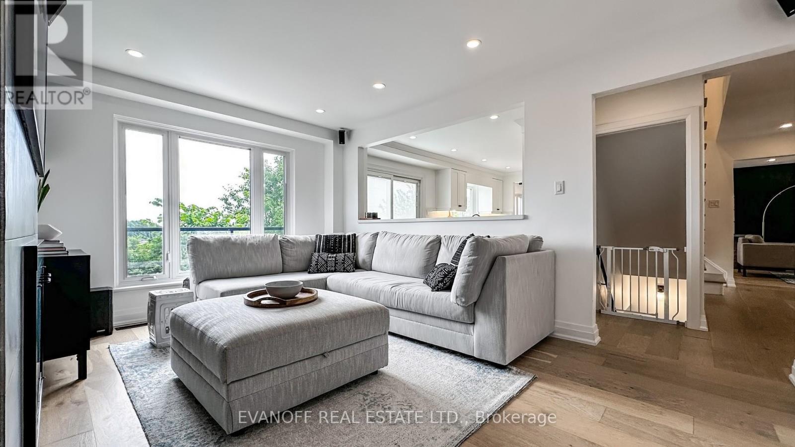 Photo 17 of 558 Edge Lane, Pickering ON