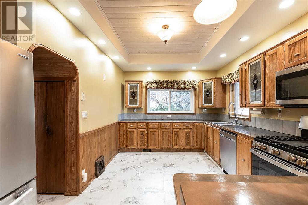 Photo 7 of 176 1 Street Sw, Medicine Hat AB