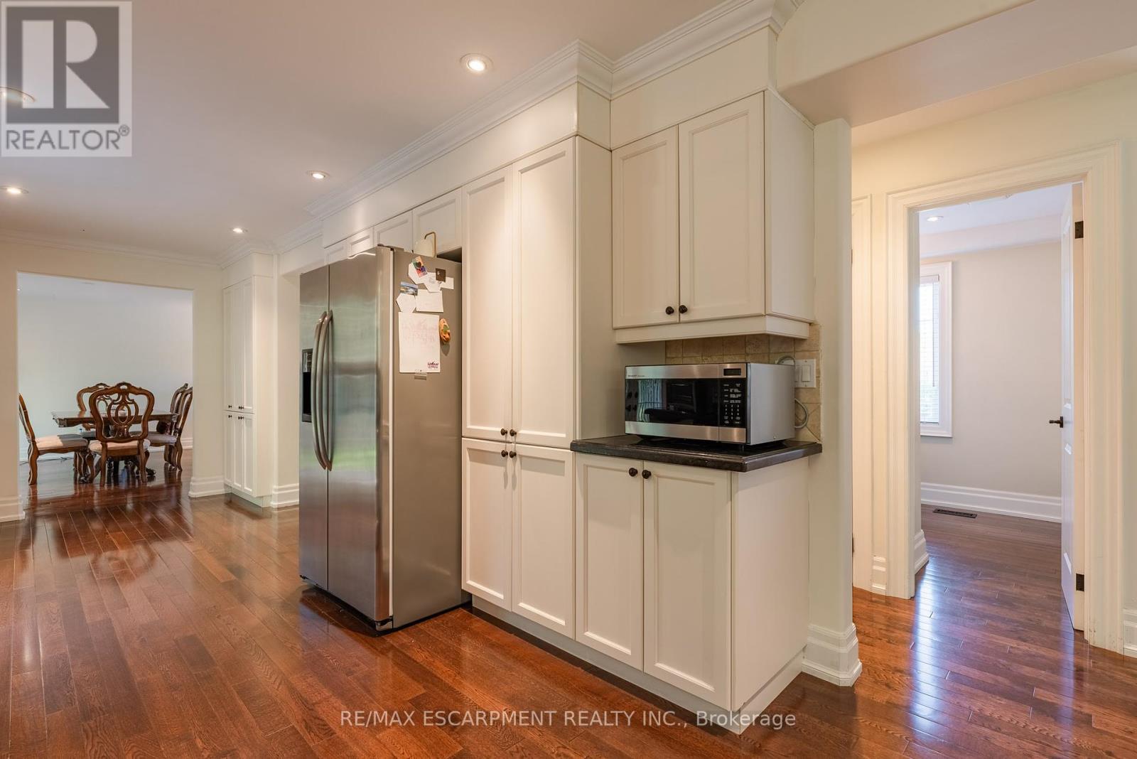 Photo 11 of 1034 Lakeshore Road W, Mississauga ON