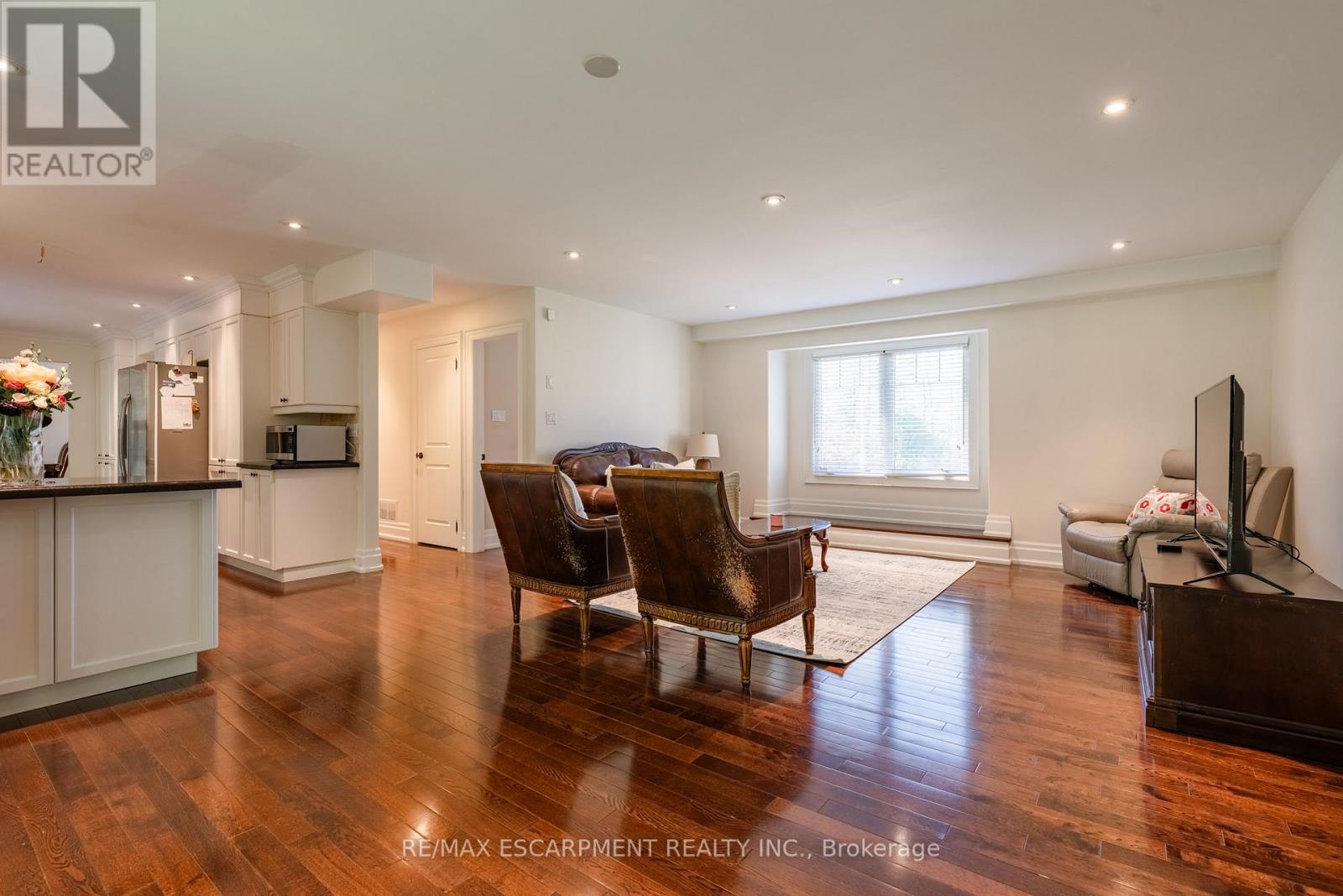 Photo 14 of 1034 Lakeshore Road W, Mississauga ON