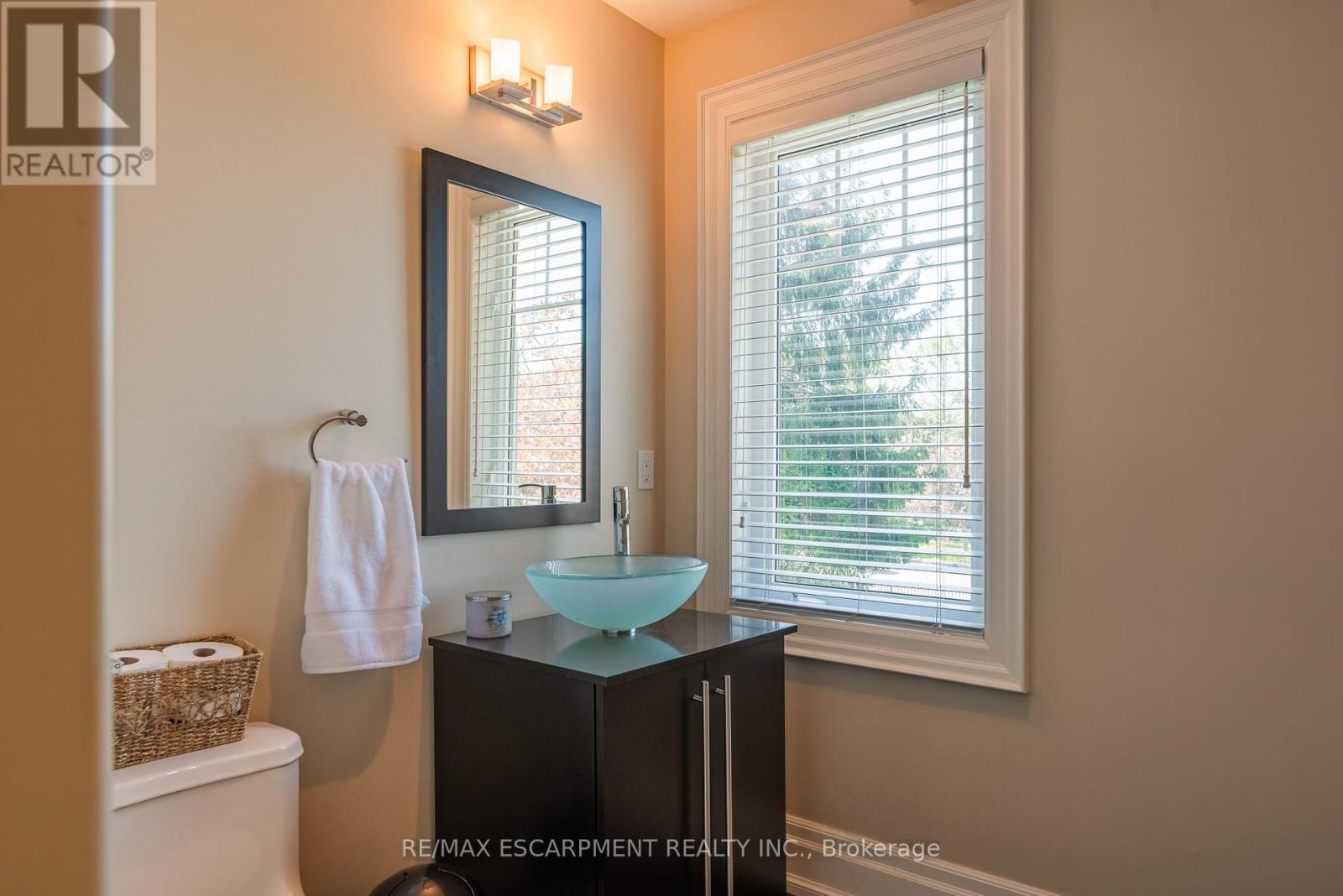 Photo 16 of 1034 Lakeshore Road W, Mississauga ON