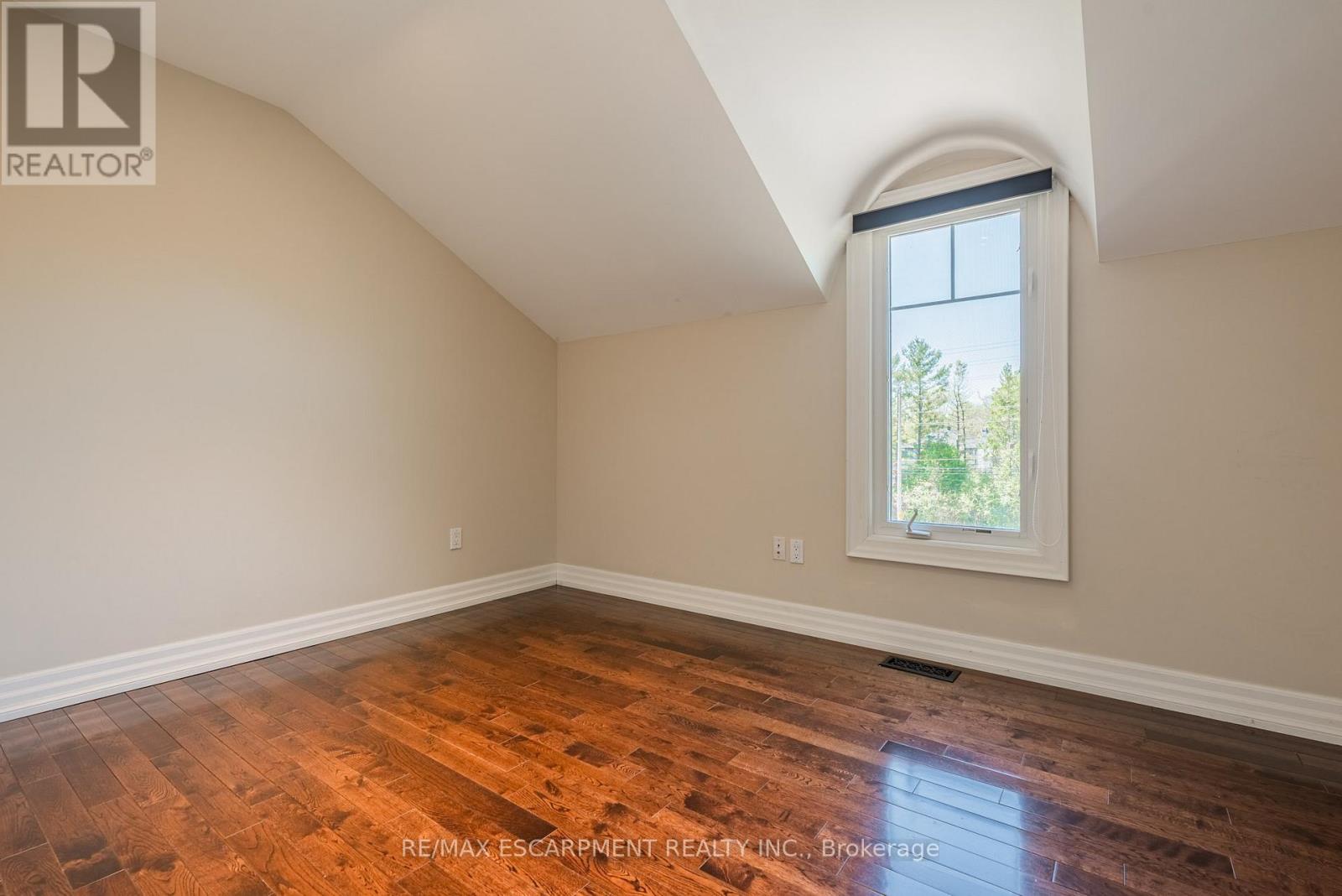 Photo 17 of 1034 Lakeshore Road W, Mississauga ON