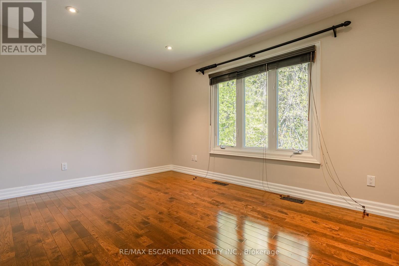 Photo 21 of 1034 Lakeshore Road W, Mississauga ON