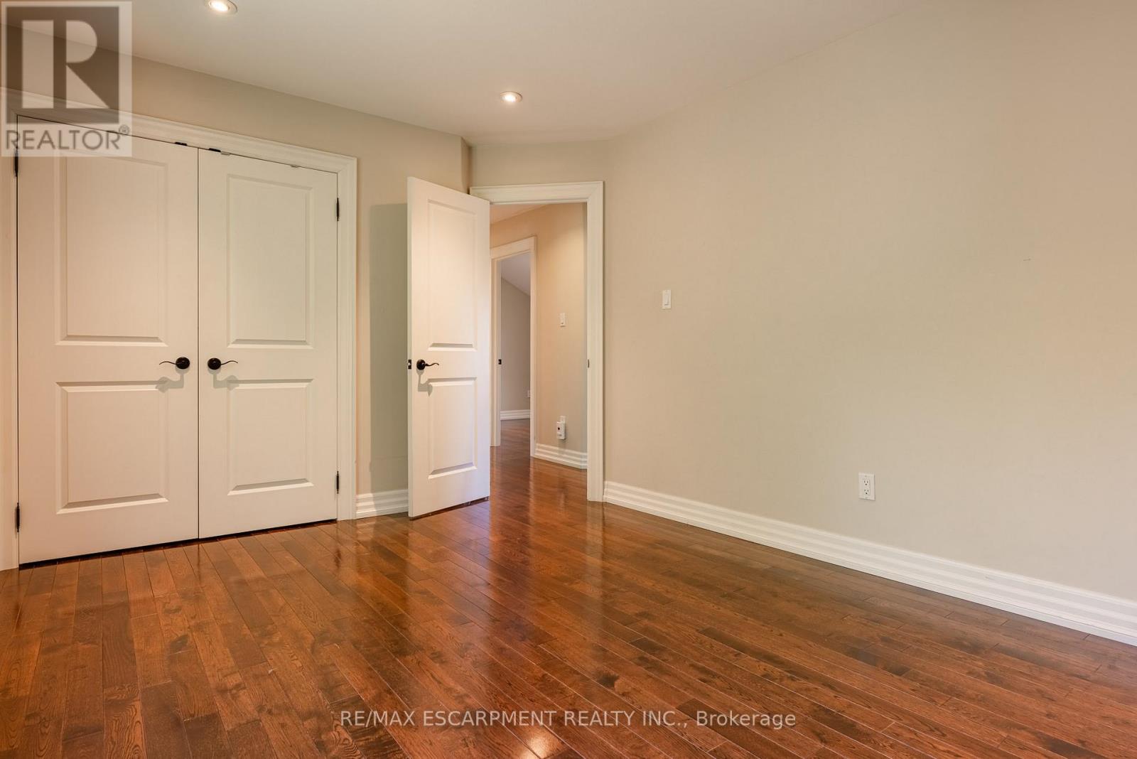 Photo 22 of 1034 Lakeshore Road W, Mississauga ON