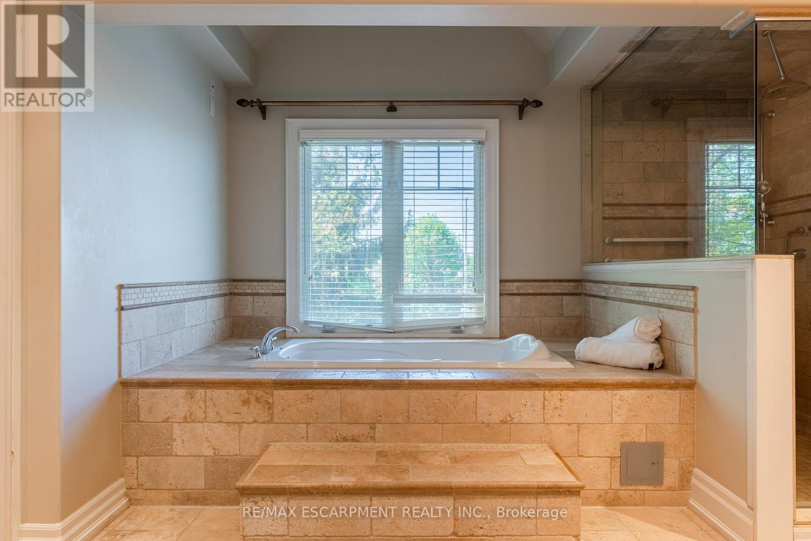 Photo 25 of 1034 Lakeshore Road W, Mississauga ON