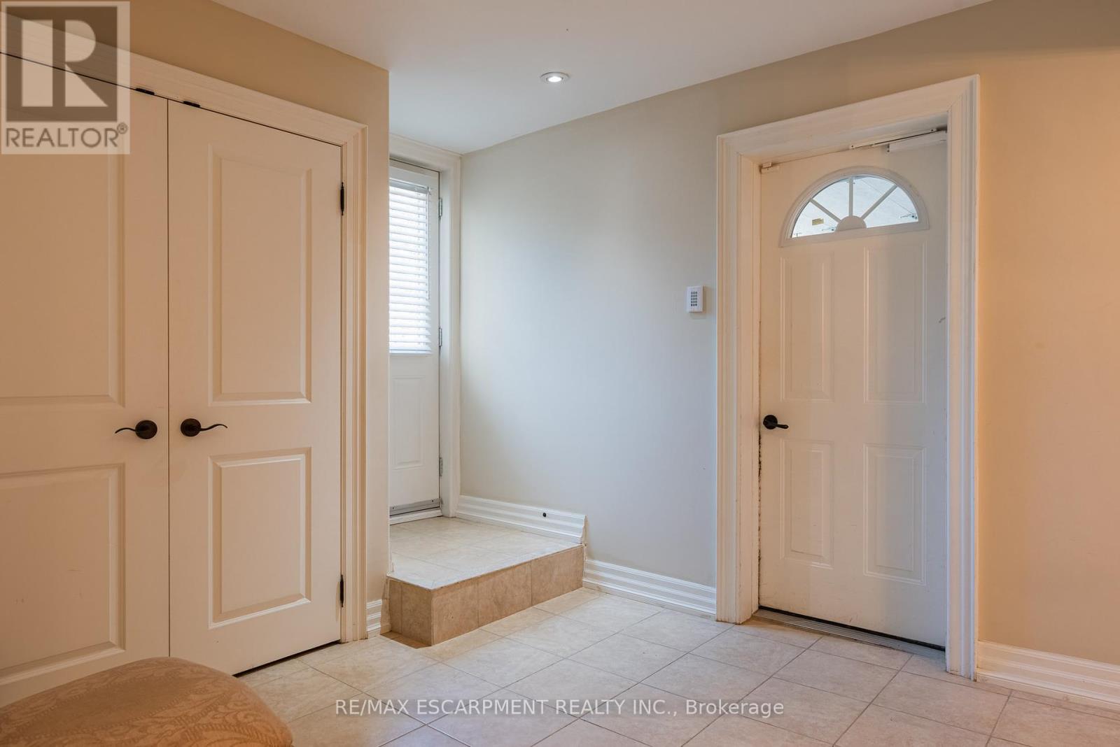 Photo 30 of 1034 Lakeshore Road W, Mississauga ON