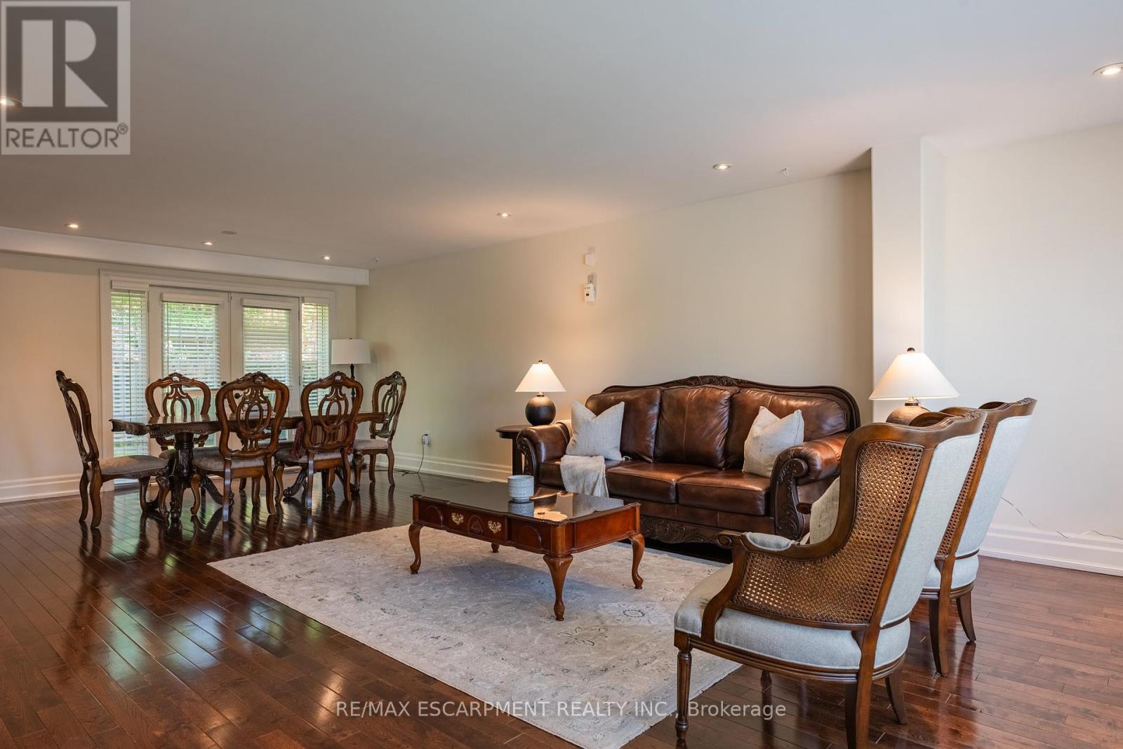Photo 6 of 1034 Lakeshore Road W, Mississauga ON