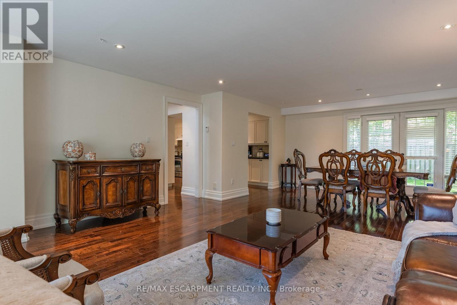 Photo 7 of 1034 Lakeshore Road W, Mississauga ON