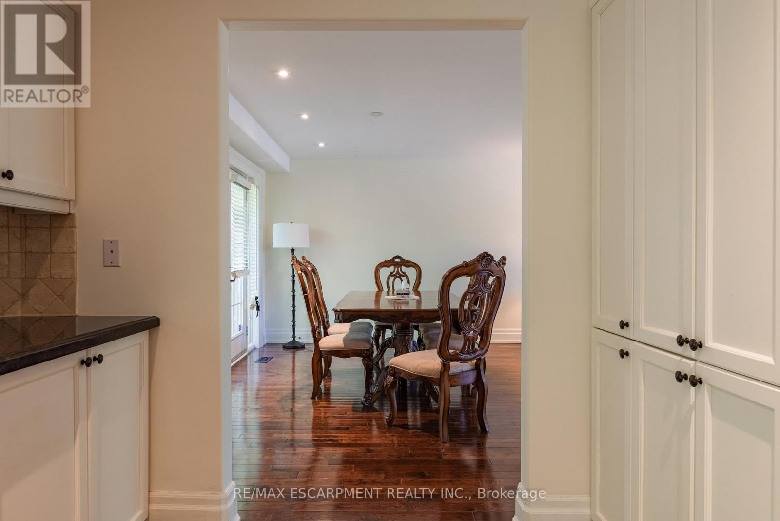 Photo 8 of 1034 Lakeshore Road W, Mississauga ON
