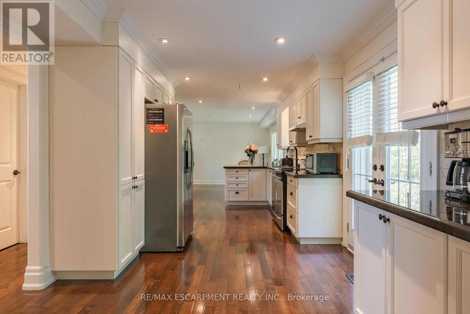 Photo 9 of 1034 Lakeshore Road W, Mississauga ON