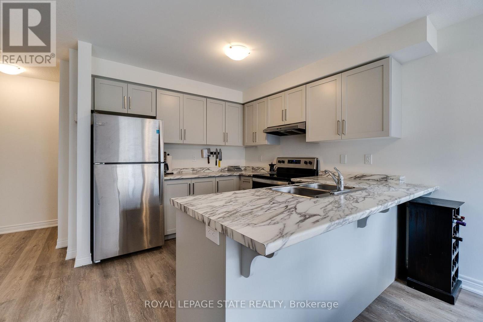 Photo 21 of 68 Dryden Lane, Hamilton ON