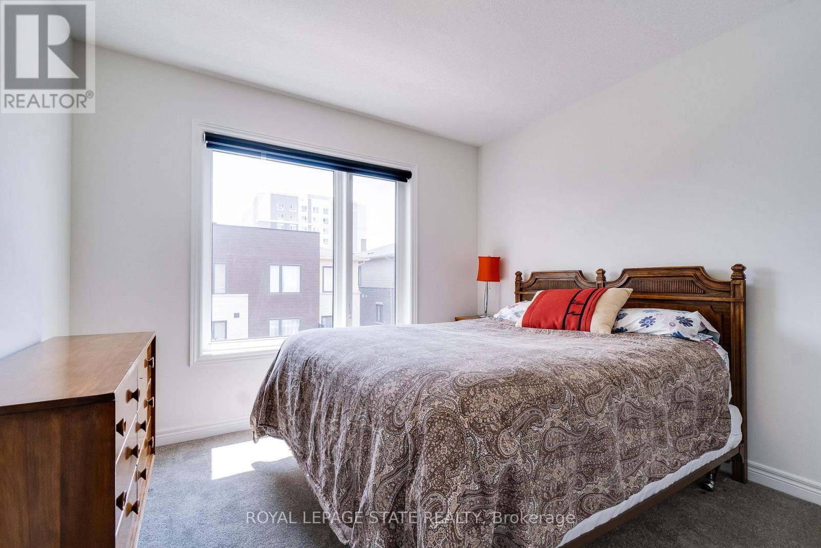Photo 10 of 68 Dryden Lane, Hamilton ON