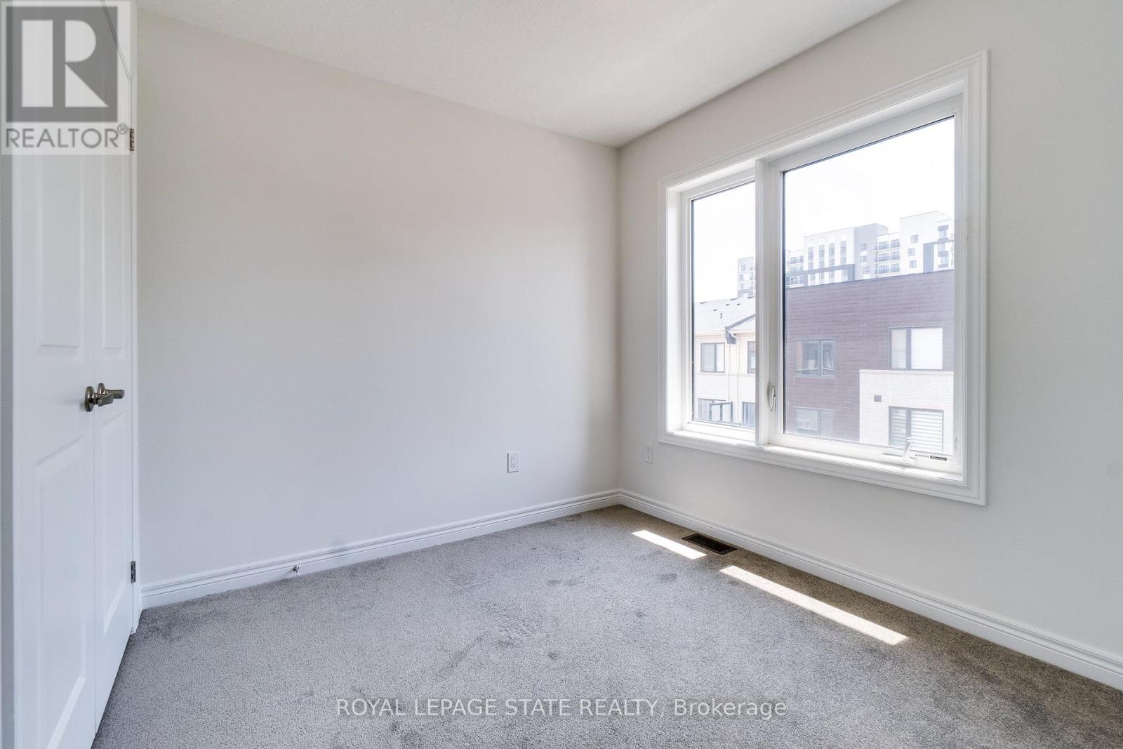 Photo 34 of 68 Dryden Lane, Hamilton ON