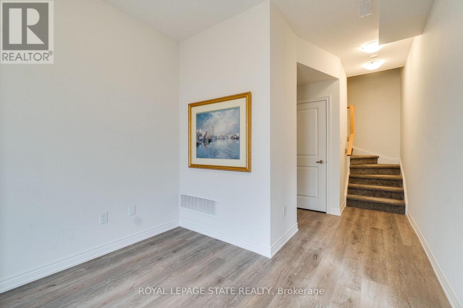 Photo 22 of 68 Dryden Lane, Hamilton ON