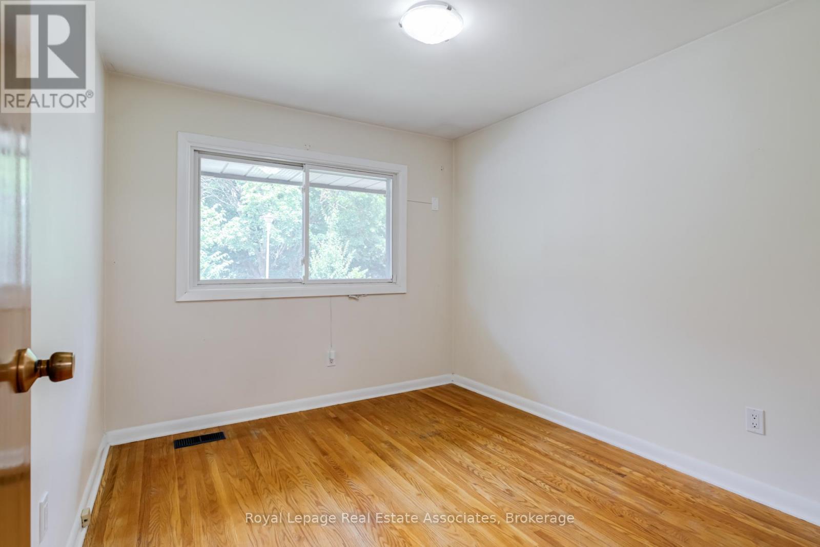 Photo 25 of 36 Trelawne Drive, St Catharines ON