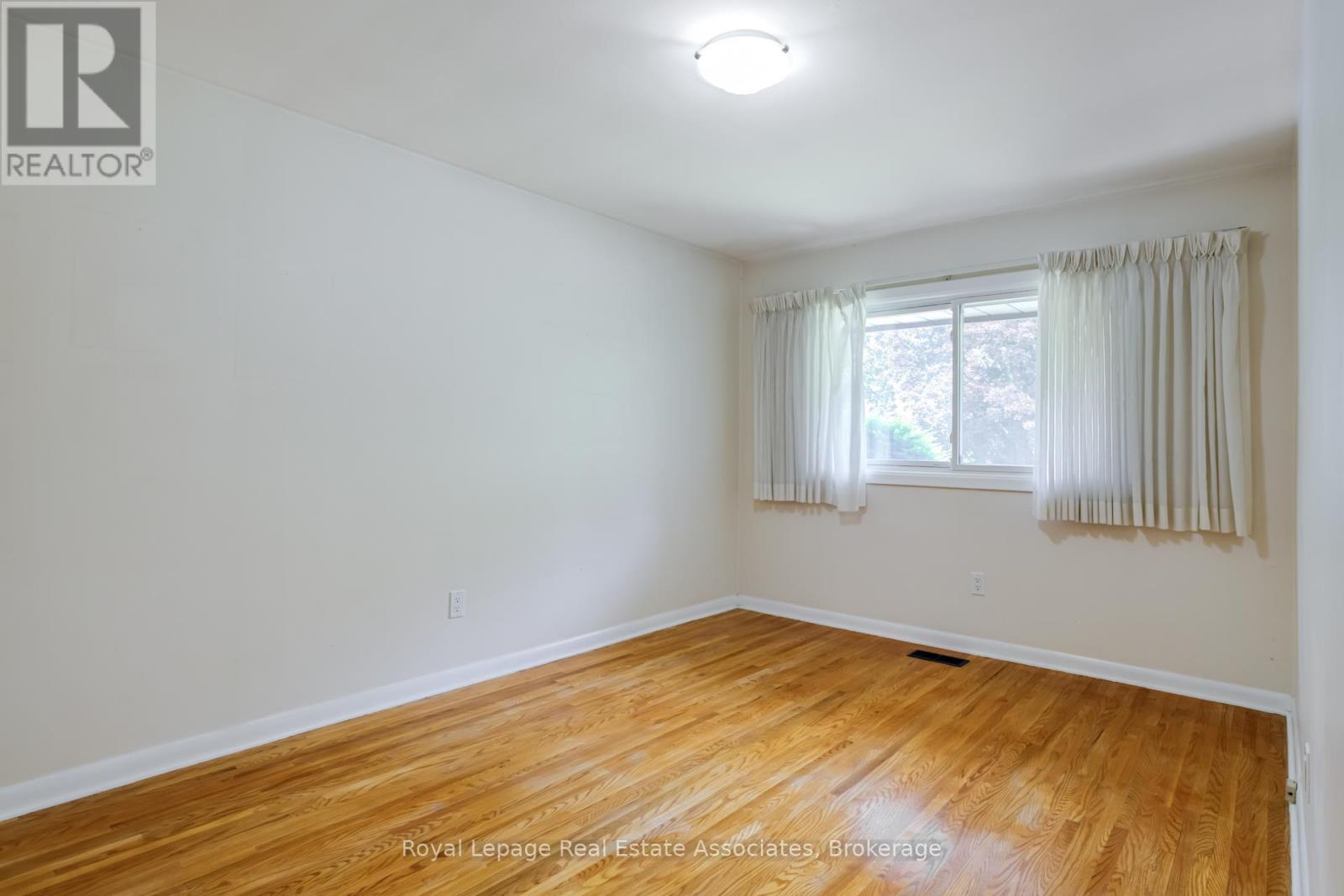 Photo 14 of 36 Trelawne Drive, St Catharines ON