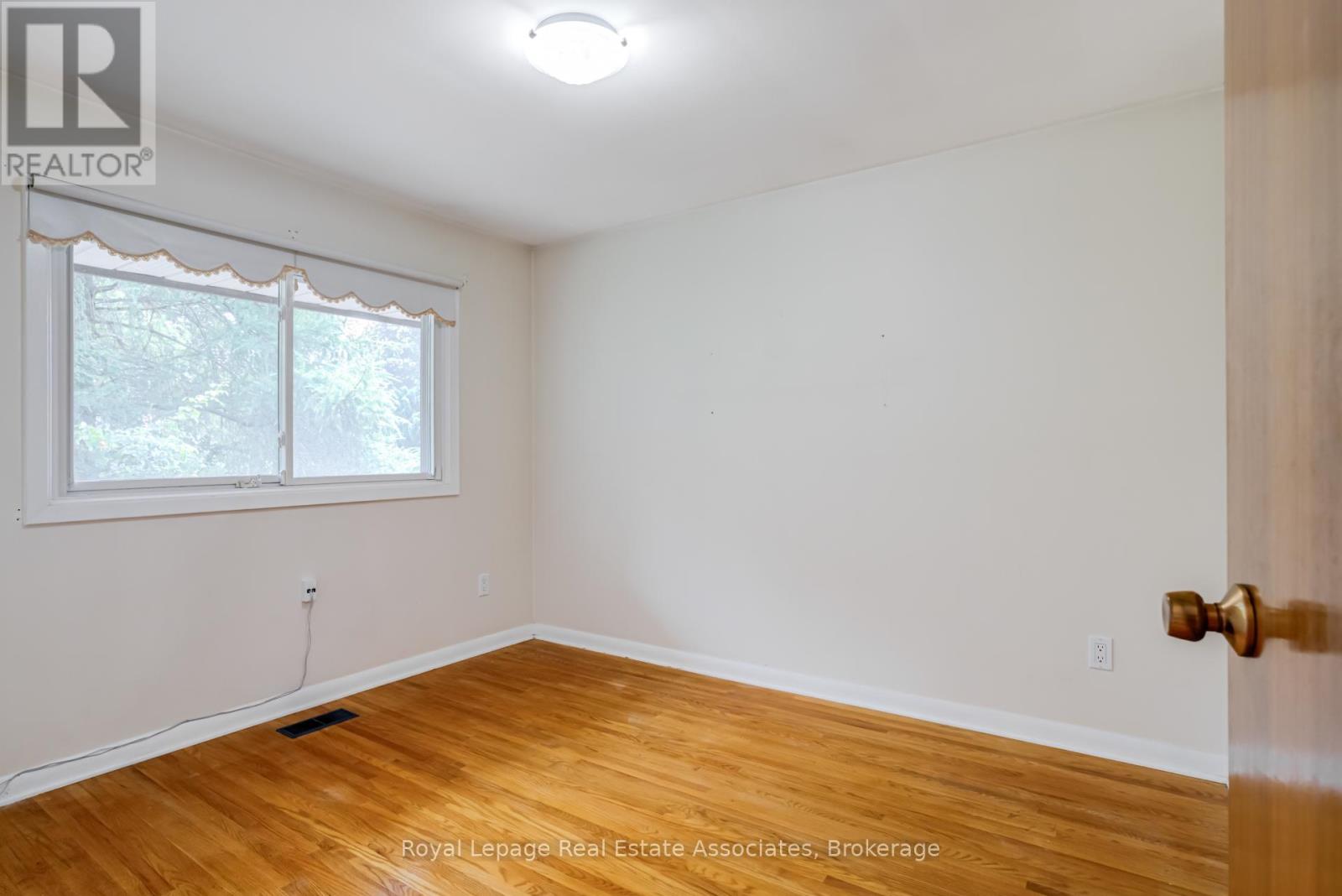 Photo 17 of 36 Trelawne Drive, St Catharines ON