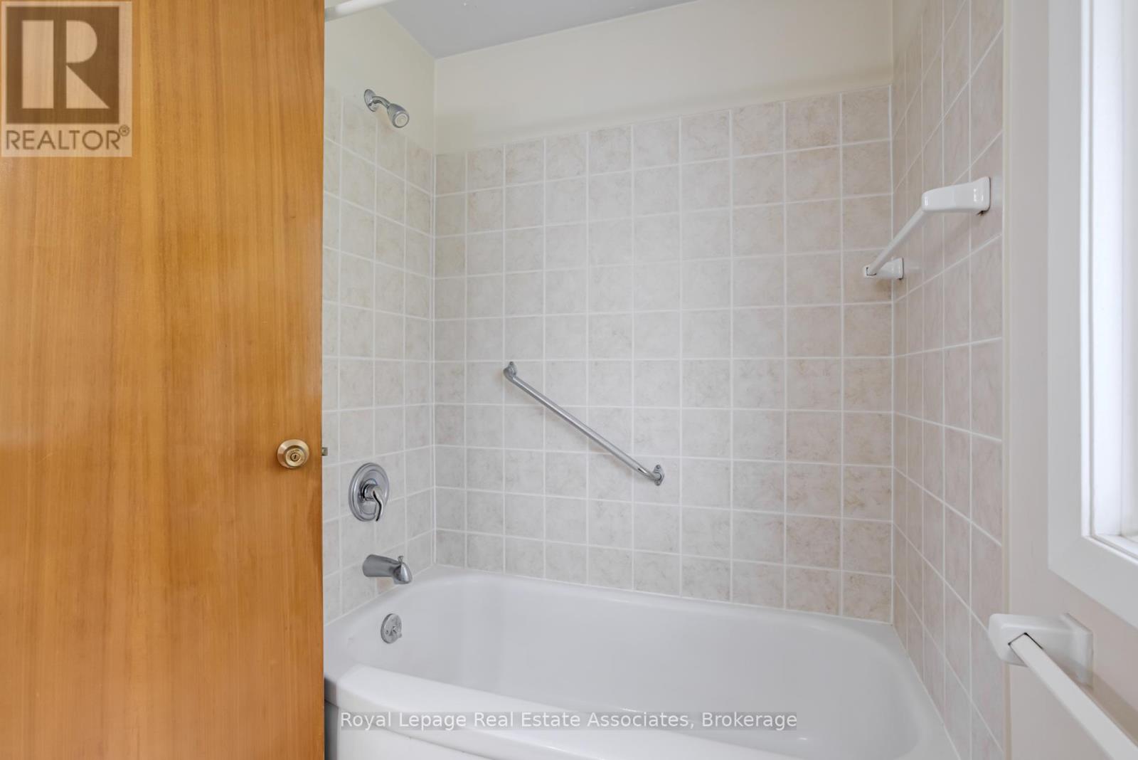 Photo 7 of 36 Trelawne Drive, St Catharines ON