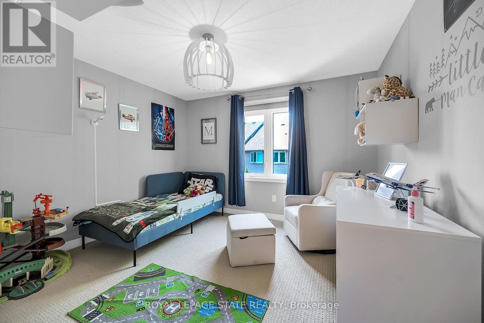 Photo 3 of 4 120 Vineberg Drive, Hamilton ON