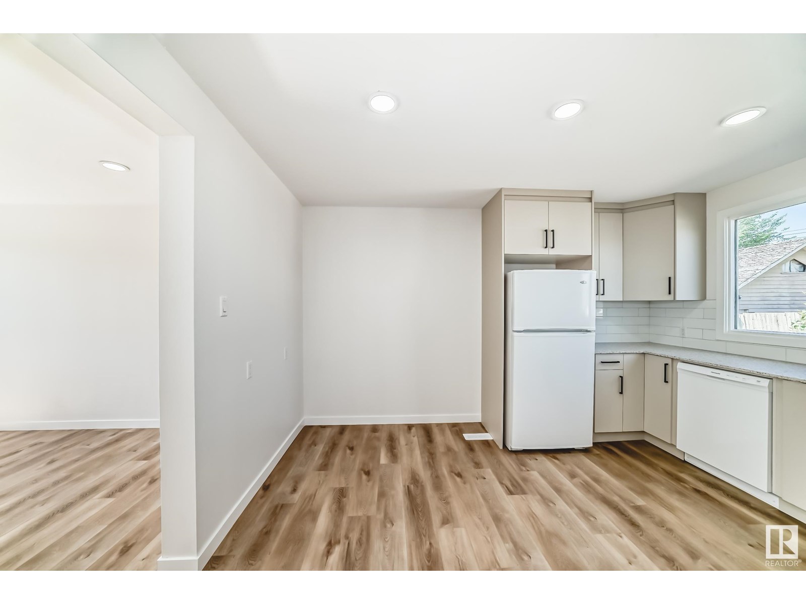 Photo 10 of 10820 132 Av Nw, Edmonton AB