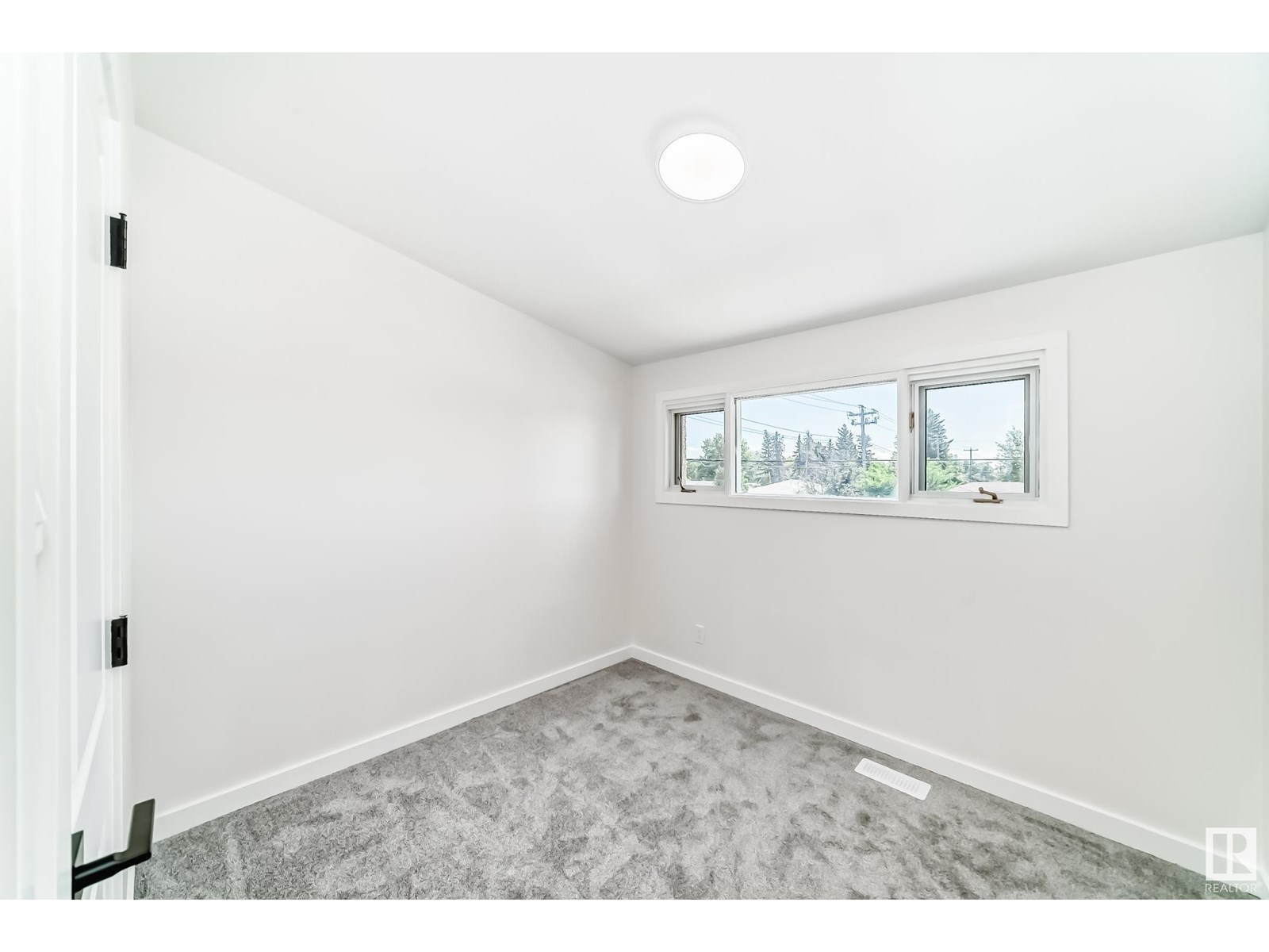 Photo 26 of 10820 132 Av Nw, Edmonton AB