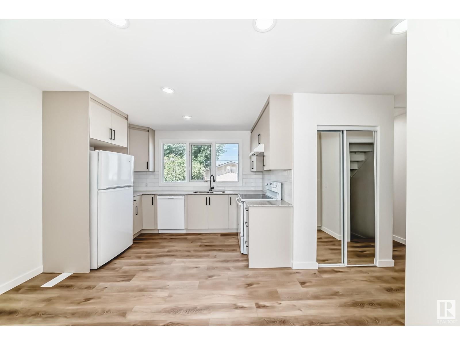 Photo 5 of 10820 132 Av Nw, Edmonton AB