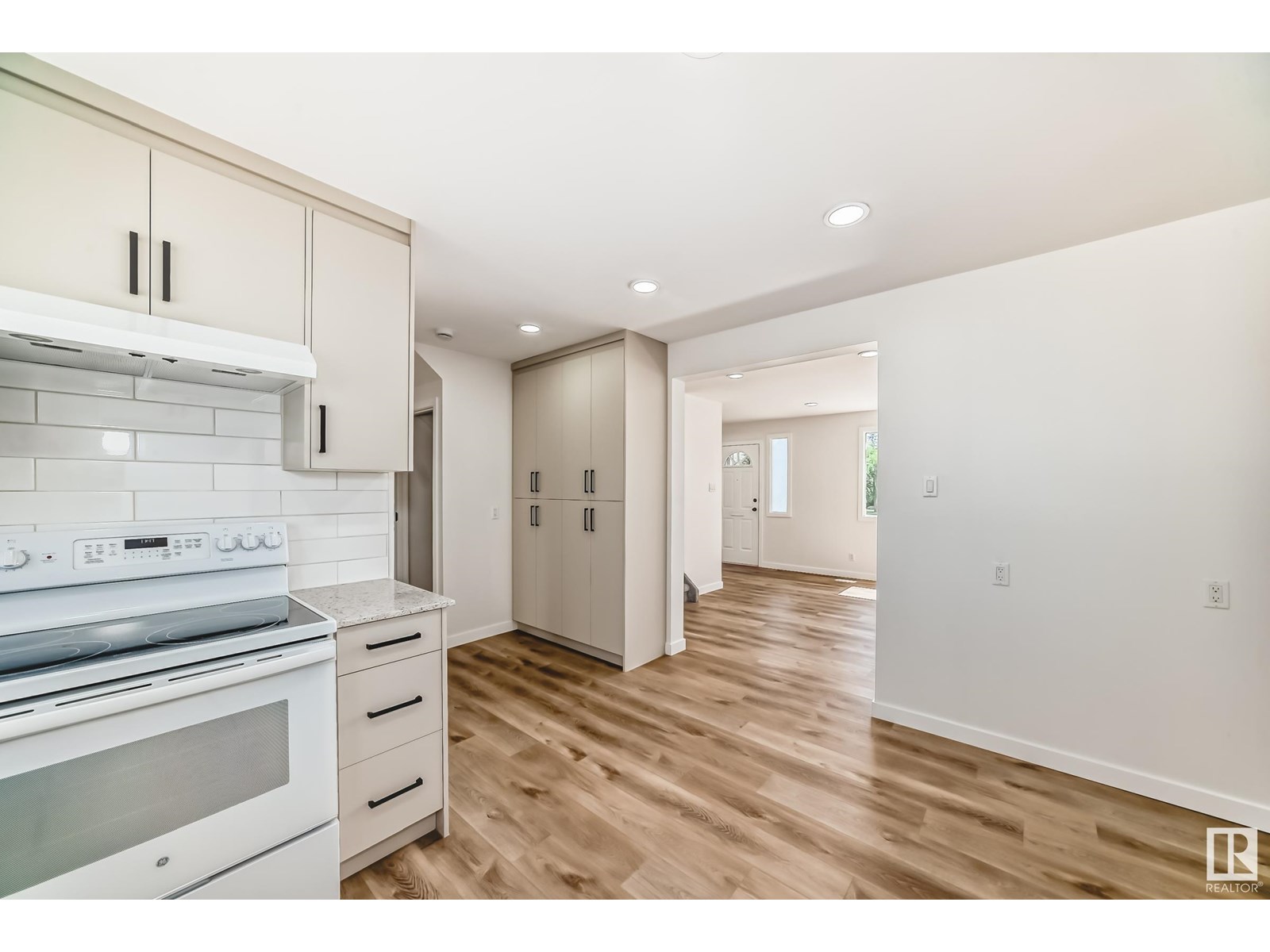 Photo 6 of 10820 132 Av Nw, Edmonton AB