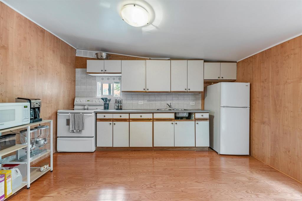 Photo 17 of 245 Maple Avenue, Winnipeg Beach MB