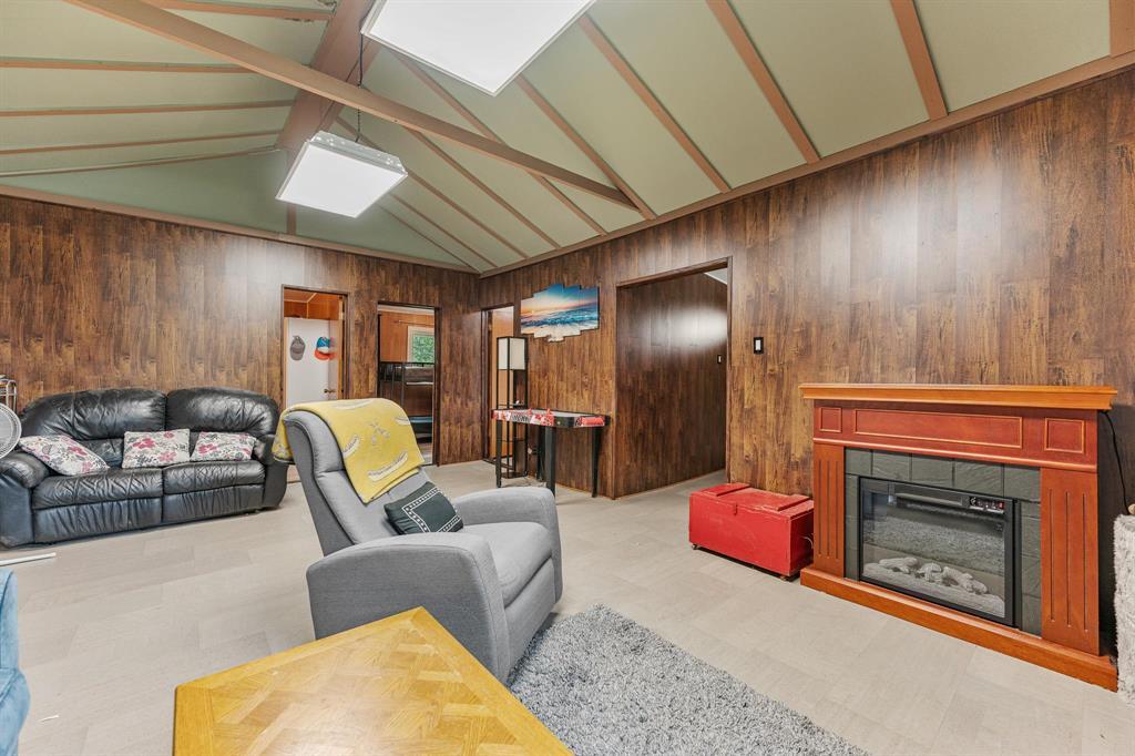 Photo 6 of 245 Maple Avenue, Winnipeg Beach MB