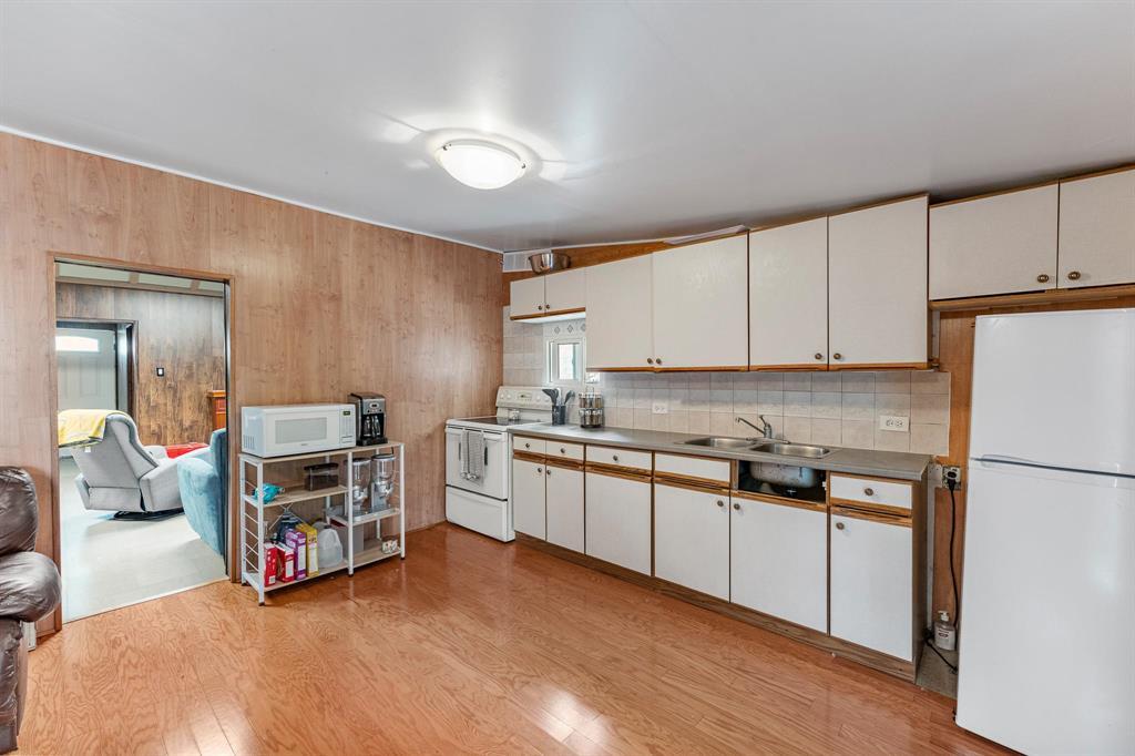 Photo 8 of 245 Maple Avenue, Winnipeg Beach MB