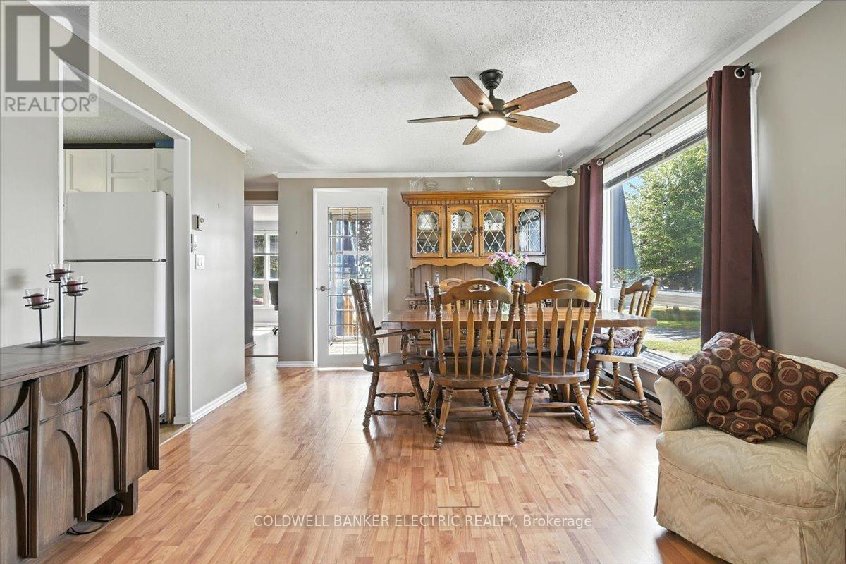 Photo 23 of 18 Loyalist Court, Clarington ON