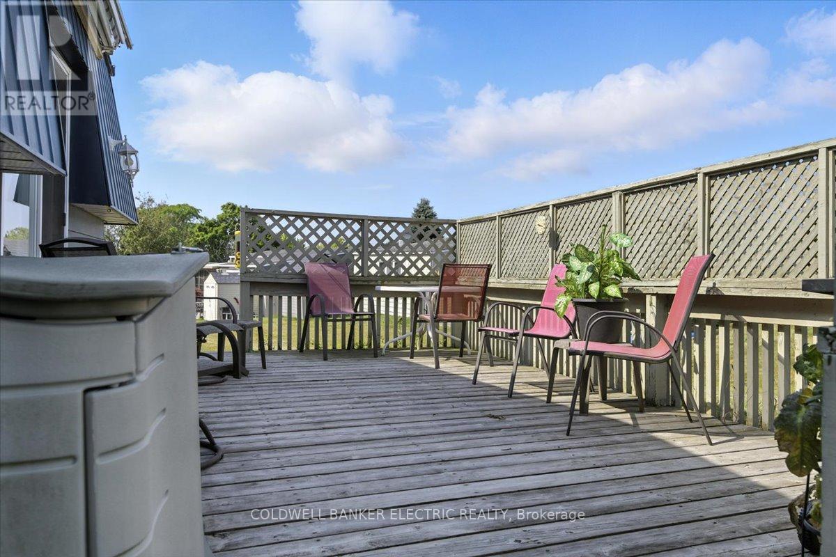Photo 13 of 18 Loyalist Court, Clarington ON