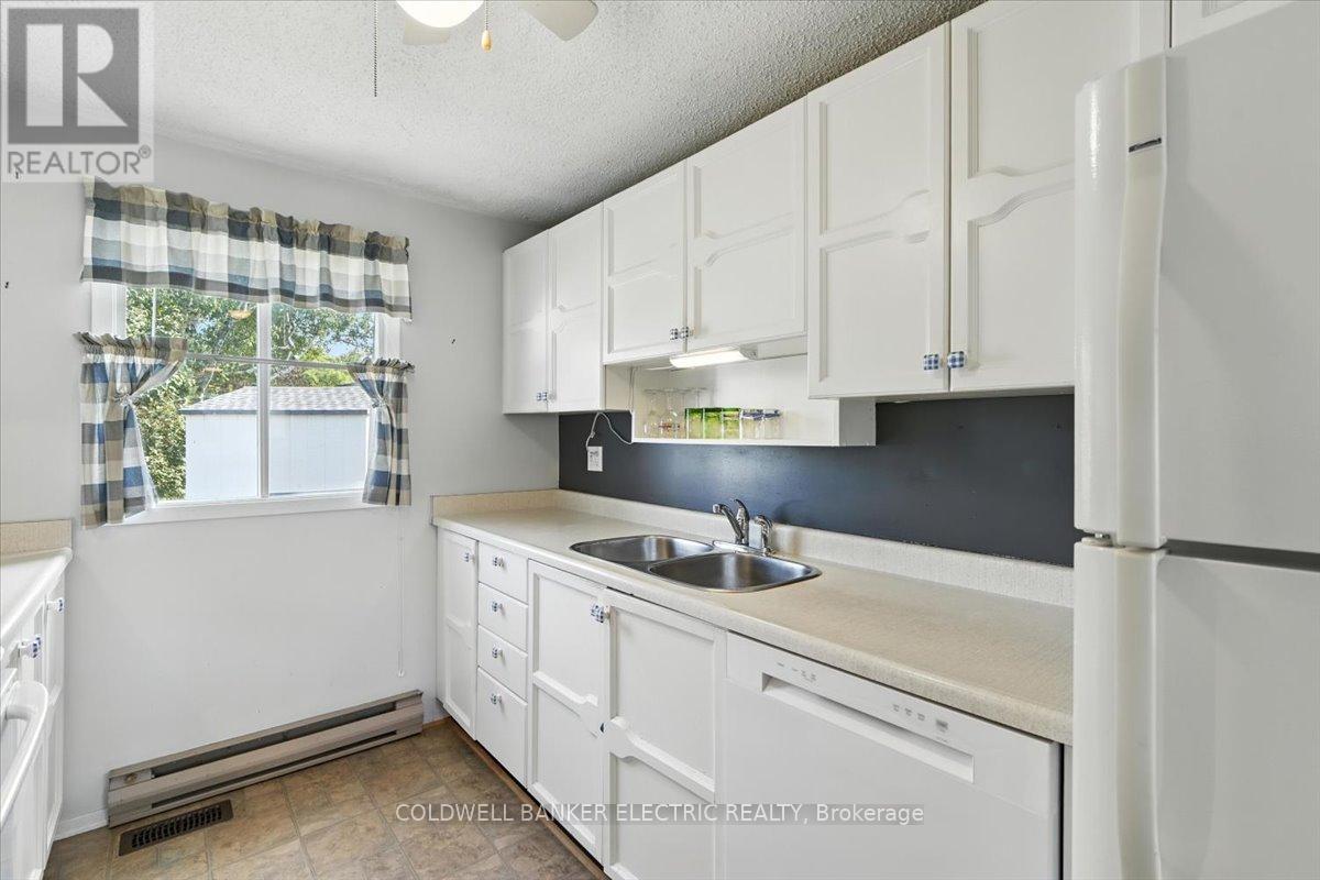 Photo 22 of 18 Loyalist Court, Clarington ON
