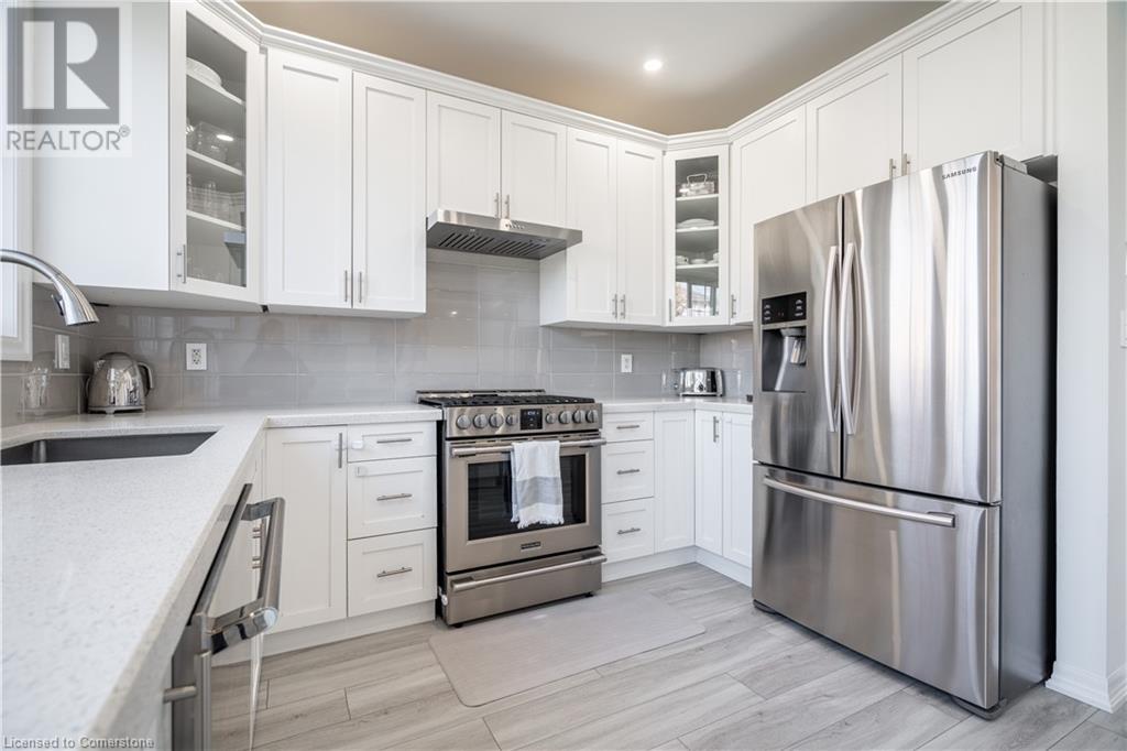 Photo 3 of 80 Montreal Circle, Stoney Creek ON