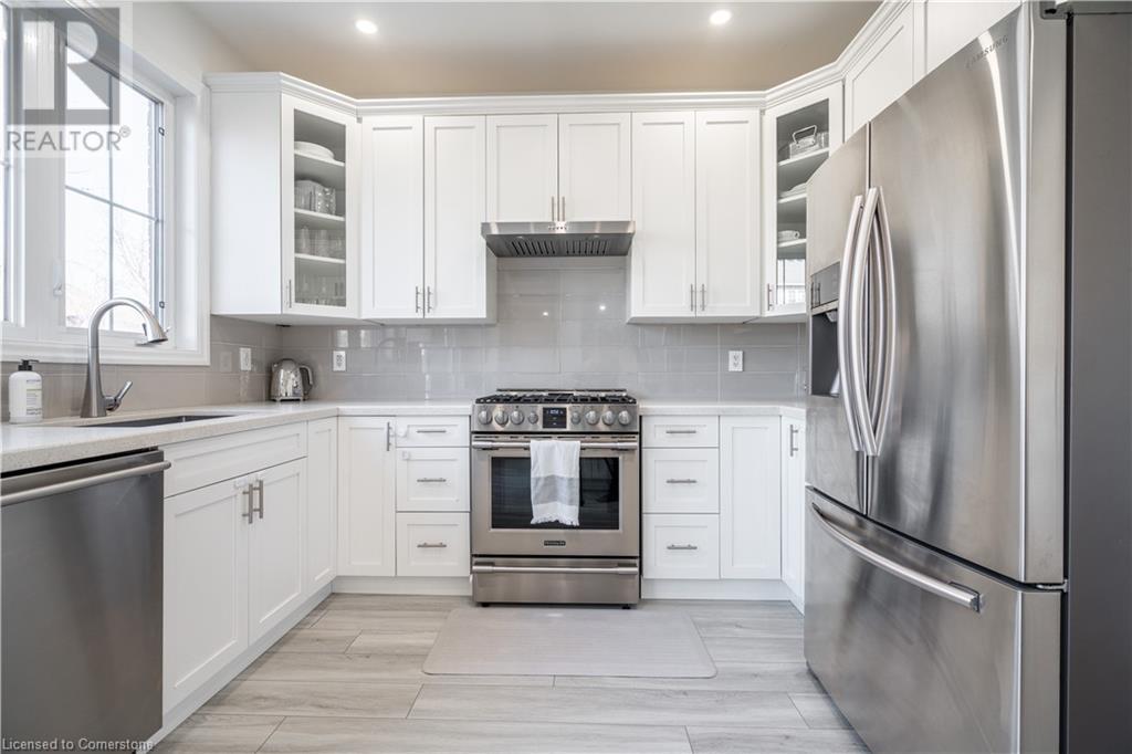 Photo 38 of 80 Montreal Circle, Stoney Creek ON