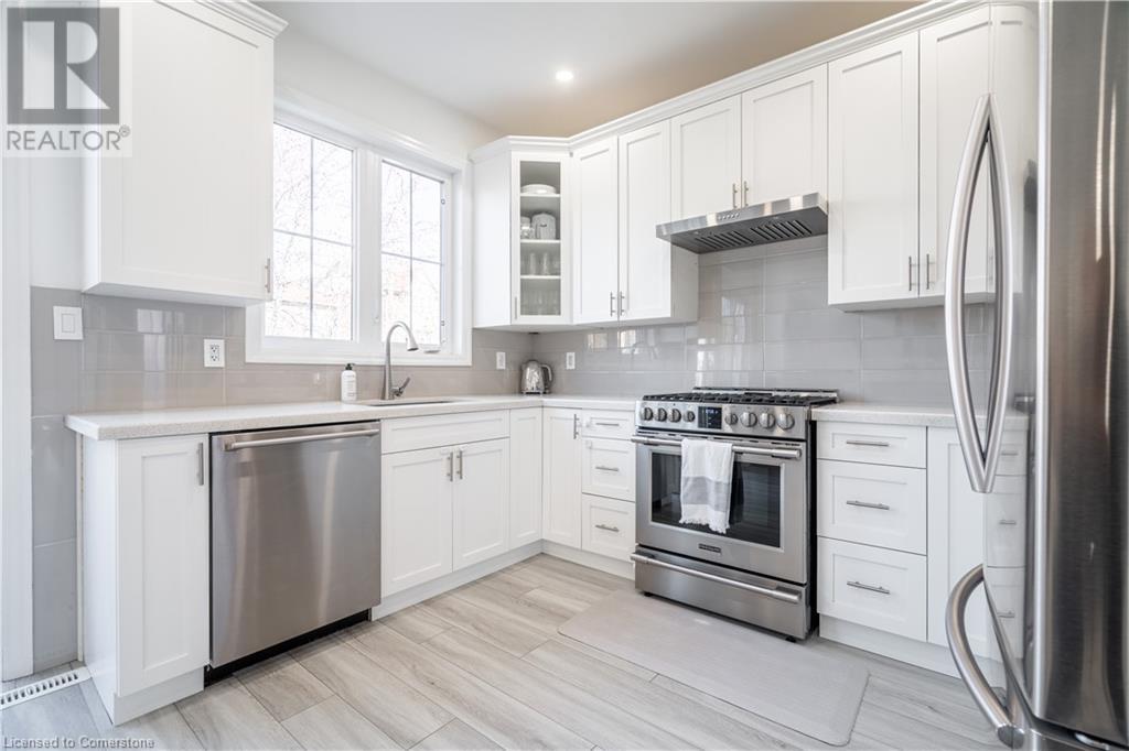 Photo 32 of 80 Montreal Circle, Stoney Creek ON
