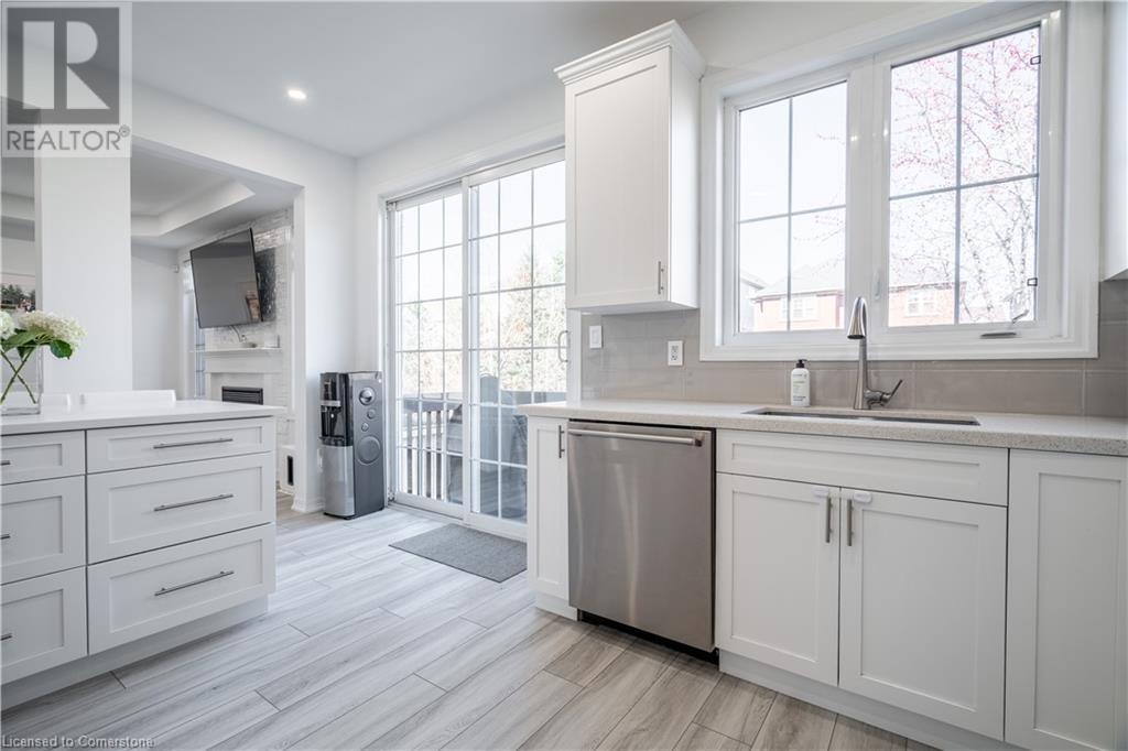 Photo 8 of 80 Montreal Circle, Stoney Creek ON